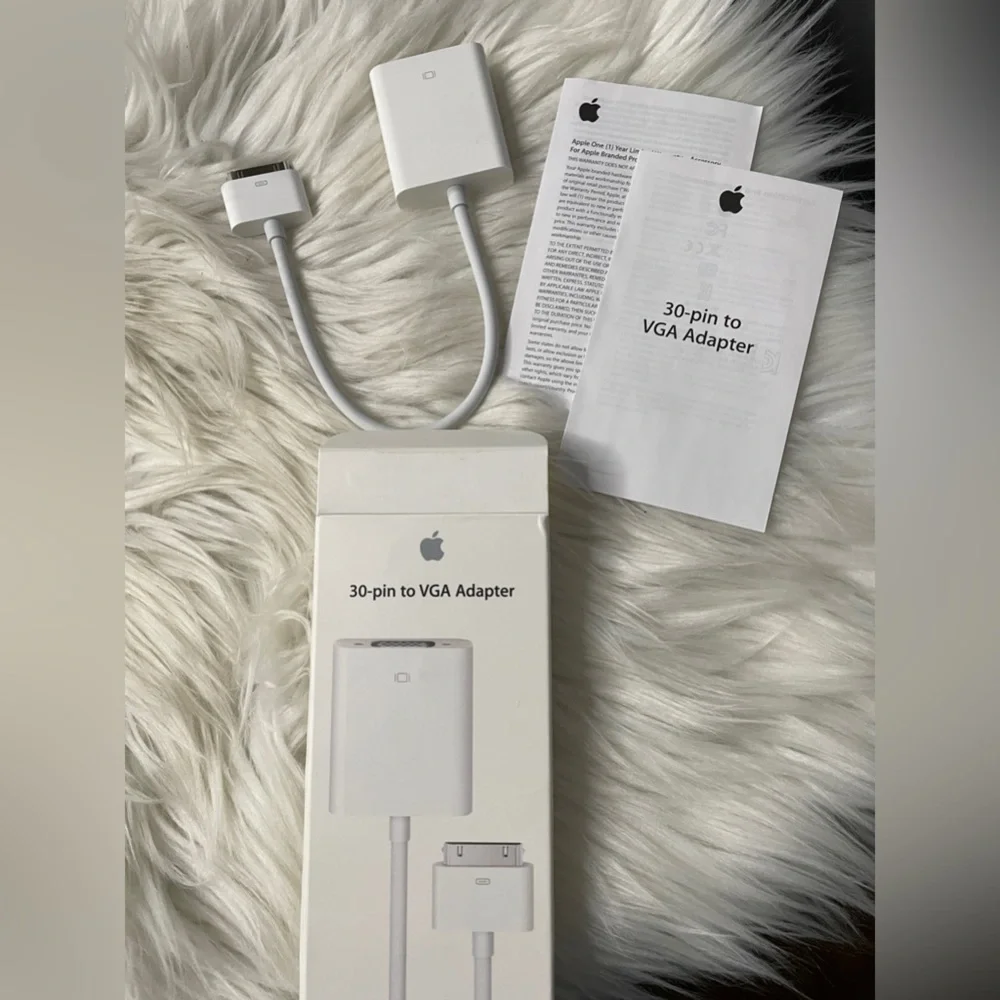 Original box Apple 30-pin to VGA adapter